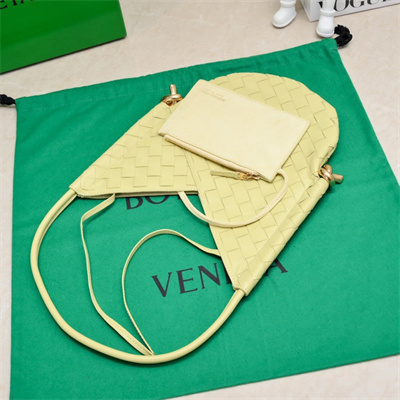 BV Small Solstice Shoulder Bag In Lambskin Leather Ice Cream Color