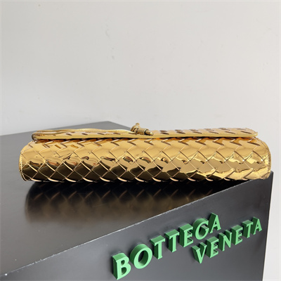 BV Long Clutch Andiamo With Handle In Lambskin Leather Gold Color