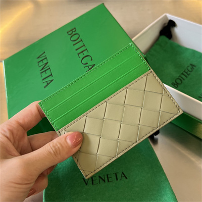 BV Card holder In Calfskin Leather Travertine/Parakeet