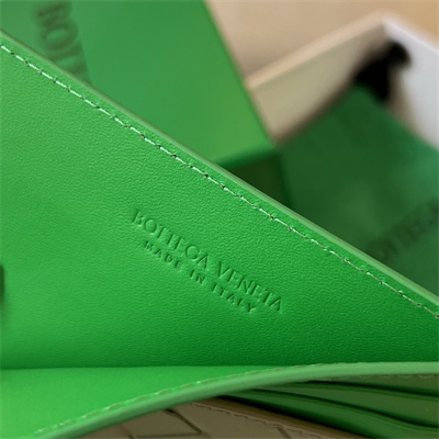 BV Card holder In Calfskin Leather Travertine/Parakeet