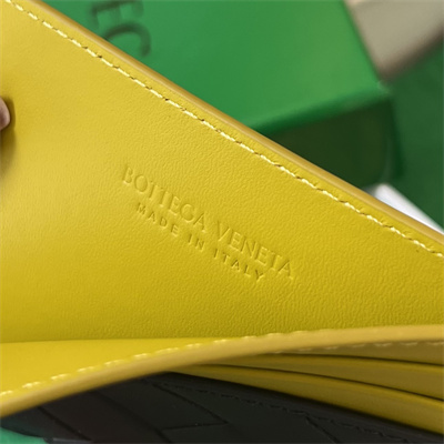 BV Card holder In Calfskin Leather Space/Pollen Yellow