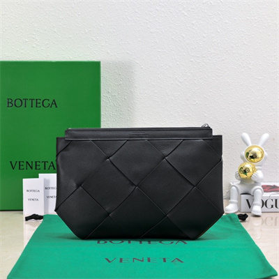 BV Zippy Pouch In Lambskin Leather Black Color 6689
