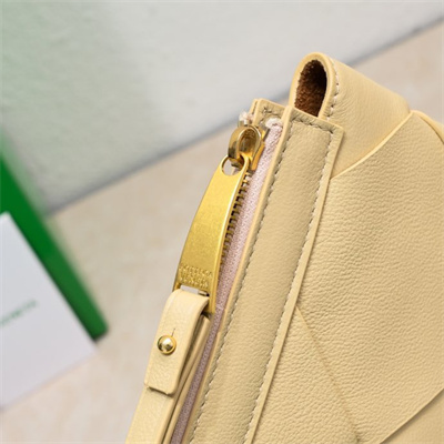 BV Zippy Pouch In Lambskin Leather Porriage Color 6689