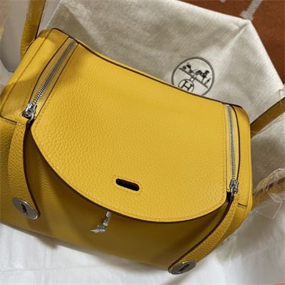 Lindy Bag Taurillon Clemence Leather 26/30CM Silver Tone Metal In Jaune Amber Color HS