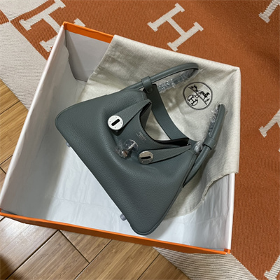 Lindy Bag Taurillon Clemence Leather 26/30CM Silver Tone Metal In Vert  Amande Color HS