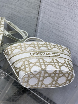 CD Hat Basket Bag  Embroidery White and Gold Macrocannage Embroidery