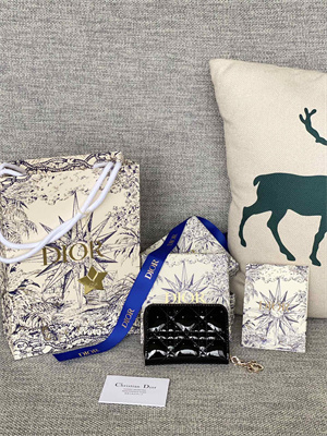 CD  Voyageur Small Coin Purse Supple Cannage Patent Calfskin Black S0985