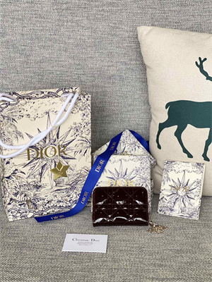 CD  Voyageur Small Coin Purse Supple Cannage Patent Calfskin Burgundy S0985