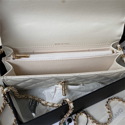 Cha.nel Clutch With Chain Shiny Crumpled Lambskin, Imitation Pearls & Gold-Tone Metal White AP3803