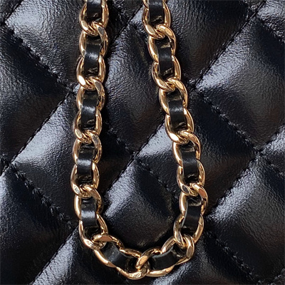 Cha.nel Vanity Case Top Handle With Chain Shiny Crumpled Lambskin, Imitation Pearls & Gold-Tone Metal Black AP3804