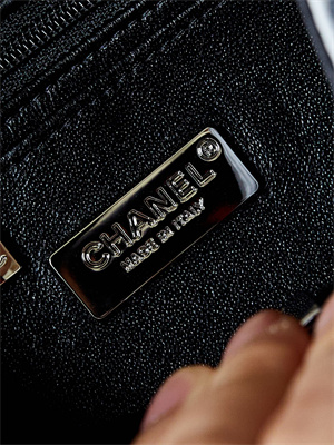 Cha.nel Clutch Sequins & Silver-Tone Metal Black & White AS4561