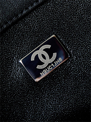 Cha.nel Clutch Sequins & Silver-Tone Metal Black & White AS4561