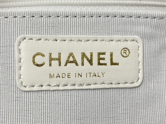 Chanel Large Hobo Handbag Shiny calfskin Gold Tone Metal White AS4668