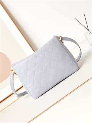 Chanel Large Hobo Handbag Shiny calfskin Gold Tone Metal Blue AS4668