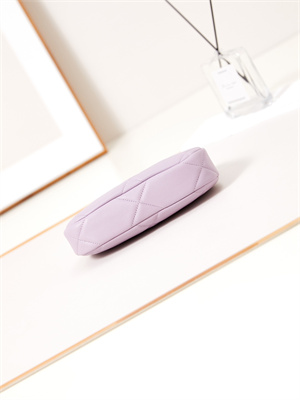 CHANEL 19 CLUTCH WITH CHAIN Shiny Lambskin, Gold-Tone, Silver-Tone & Ruthenium-Finish Metal Lilac AP3763