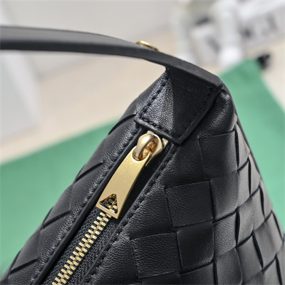 BV Candy Wallace Bag Calfskin Black