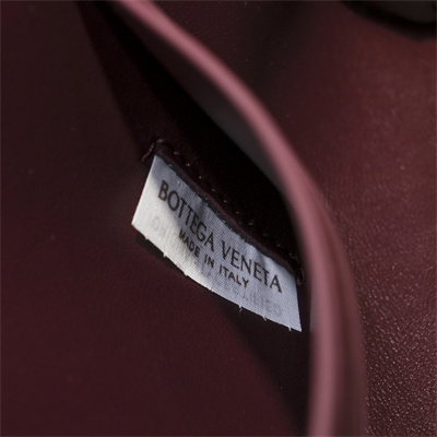 BV Long Clutch Andiamo With Handle In Crococile Leather Barolo