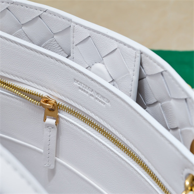 BV Small Andiamo Top handle bag With Chain Lambskin Leather White