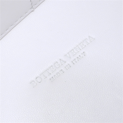 BV Medium Andiamo Top handle bag Lambskin Leather White