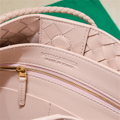 BV Medium Andiamo Top handle bag Lambskin Leather Lotus