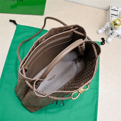 BV Medium Andiamo Top handle bag Lambskin Leather Taupe Grey