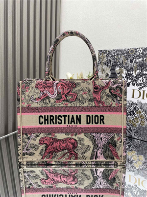 CD Medium Dioriviera Dior Book Tote Raffia with Aquamarina Toile de Jouy Sauvage Embroidery Pink