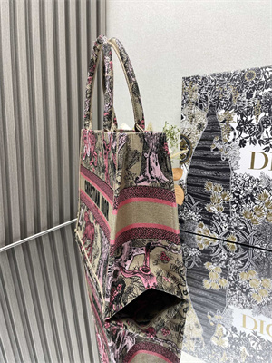 CD Medium Dioriviera Dior Book Tote Raffia with Aquamarina Toile de Jouy Sauvage Embroidery Pink
