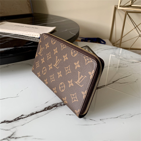 LV  Zippy Organiser In Monogram Canvas M62581