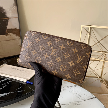 LV  Zippy Organiser In Monogram Canvas M62581