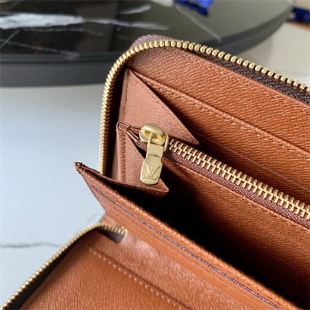 LV  Zippy Organiser In Monogram Canvas M62581