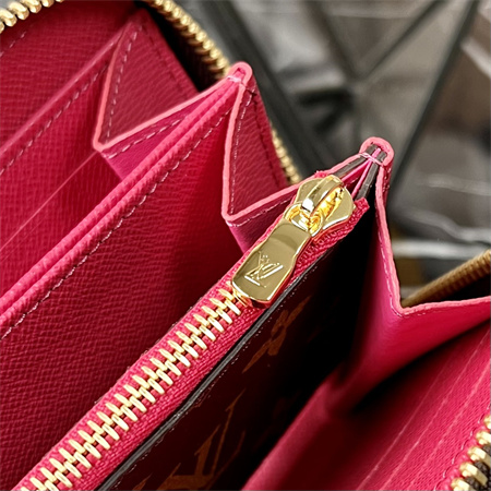 L.V Zippy Wallet Vivienne Holidays Monogram Canvas M82839