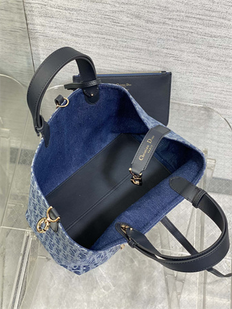 CD Medium Dior Toujours Bag Blue Denim Dior Oblique Jacquard