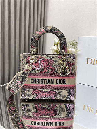 CD Medium Dioriviera Lady D-Lite Bag Raffia with Candy Pink Toile de Jouy Sauvage Embroidery