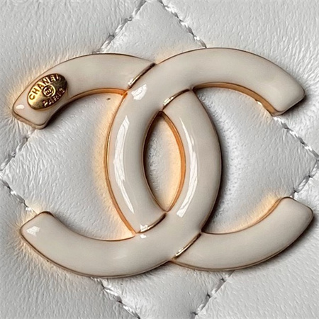 Chanel Vanity Case Lambskin Enamel & Gold-Tone Metal White AP3940