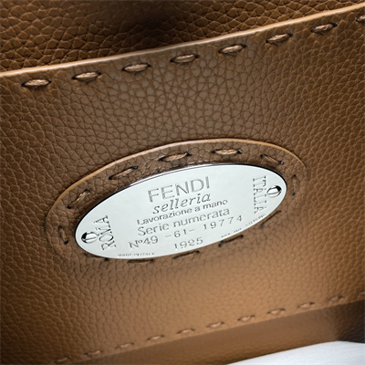 Fen.di Peekaboo ISeeU Small Cuoio Romano leatherSelleria bag with 556 hand-sewn topstitches