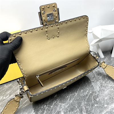 Fen.di BaguetteSelleria bag with 612 hand-sewn topstitches