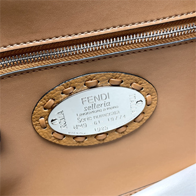 Fen.di BaguetteSelleria bag with 612 hand-sewn topstitches