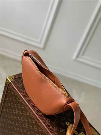 L.V Low Key Bumbag Calfskin Brown M83546