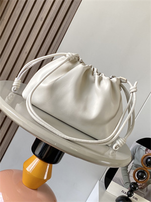 Loewe Medium Flamenco Purse in  Mellow nappa Lambskin