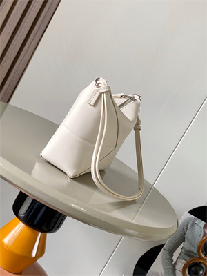 Loewe Puzzle Fold Pouch In Shinny Nappa Calfskin