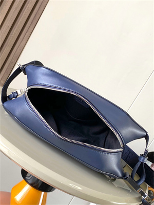 Loewe Convertible Sling in classic calfskin