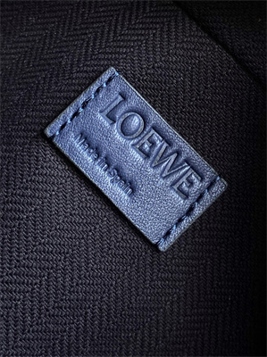 Loewe Convertible Sling in classic calfskin