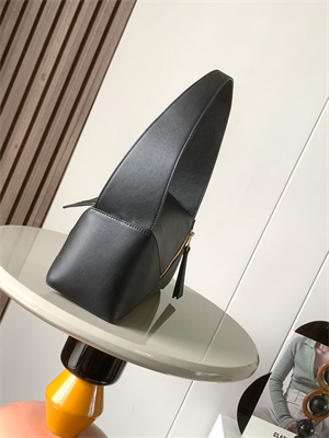 Loewe Puzzle Hobo Bag In Classic Calfskin