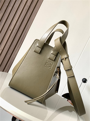 Loewe Compact Hammock bag in Classic calfskin