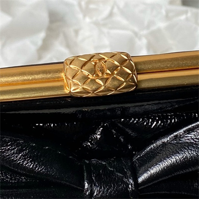 Chanel CLUTCH WITH CHAIN Lambskin Gold-Tone Metal Black AP4028