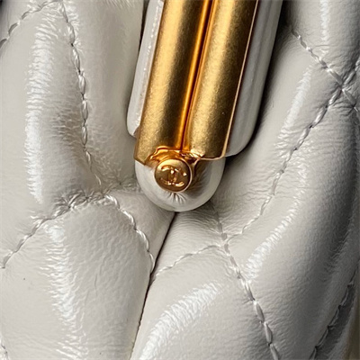 Chanel CLUTCH WITH CHAIN Lambskin Gold-Tone Metal Black/White AP4028