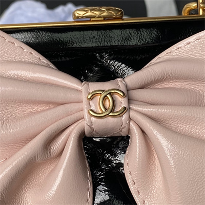 Chanel CLUTCH WITH CHAIN Lambskin Gold-Tone Metal Black/Pink AP4028