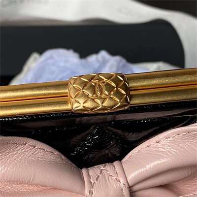 Chanel CLUTCH WITH CHAIN Lambskin Gold-Tone Metal Black/Pink AP4028