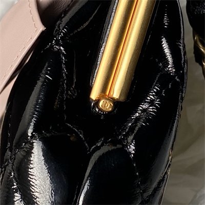 Chanel CLUTCH WITH CHAIN Lambskin Gold-Tone Metal Black/Pink AP4028