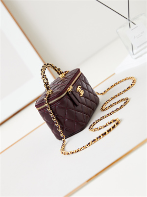 Cha.nel Clutch With Chain Shiny Lambskin & Gold-Tone Metal Brgundy AP4168